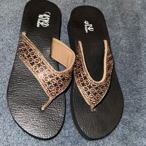 Size M/L women’s flip flop